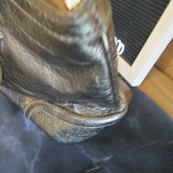 The Sak Gold Leather Shoulder Bag - Picture 8 of 15